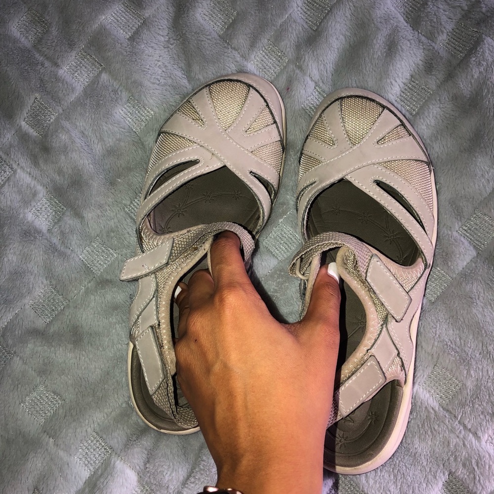 Shoes - Picture 4 of 7